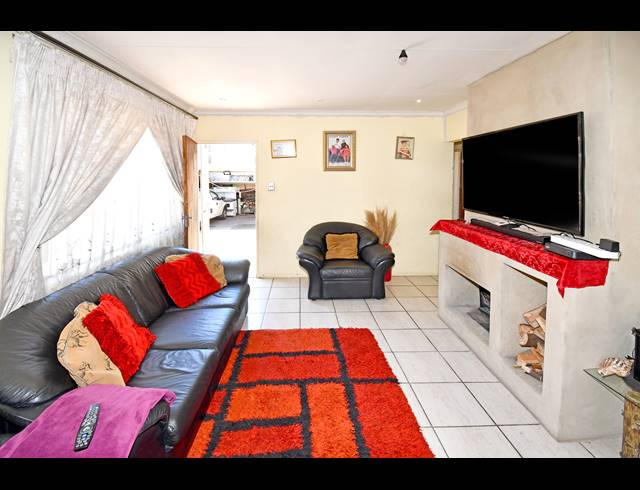 3 BEDROOM HOUSE FOR SALE IN BRAMLEY VIEW